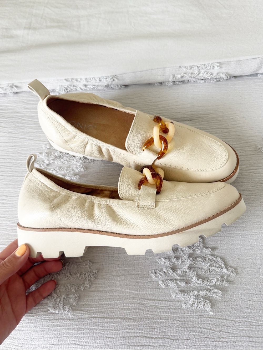 Vionic Cynthia Cream tan leather Loafers shoes size 8.5
